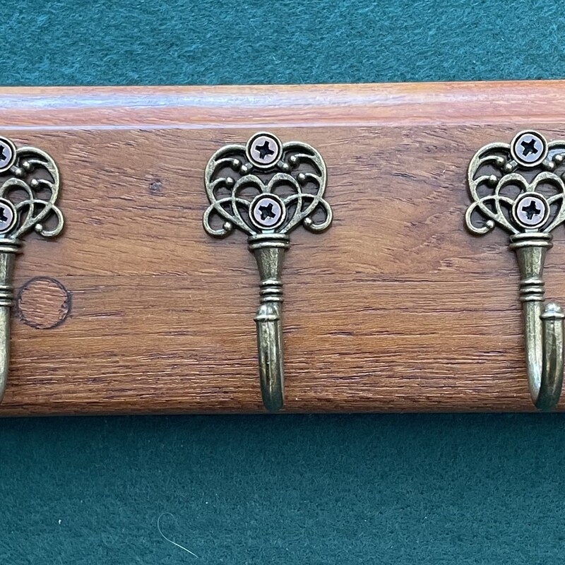 Key Holder - Teak Repurposed  5 Hooks Filigree KH05TER001 270x65x25mm
R395  SOLD