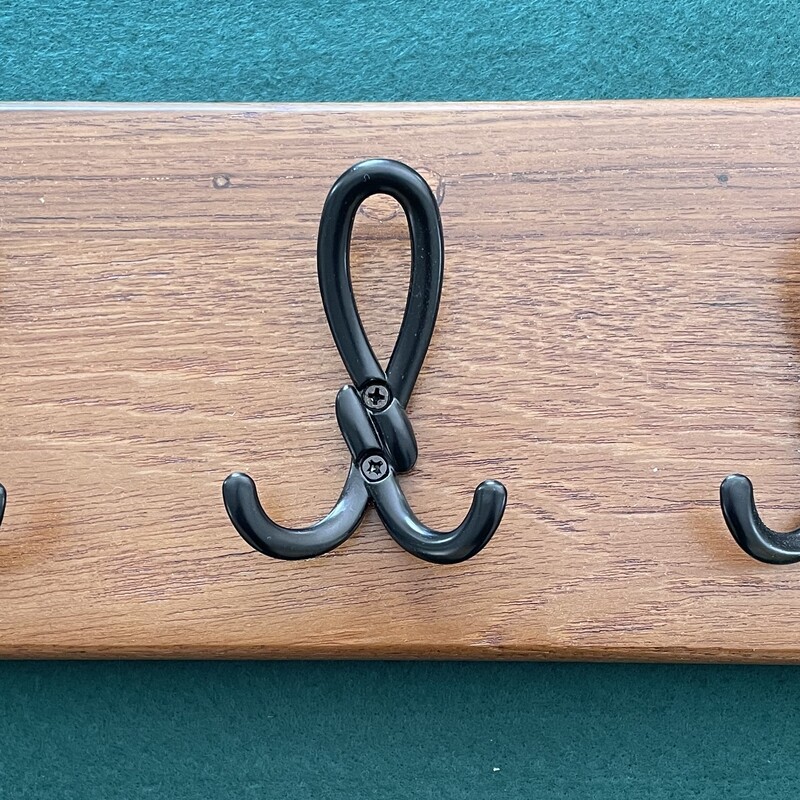 Key Holder -  Teak Repurposed 6 Hooks Bow Black KH06TER001 297x130x27mm
  R420.00  SOLD
