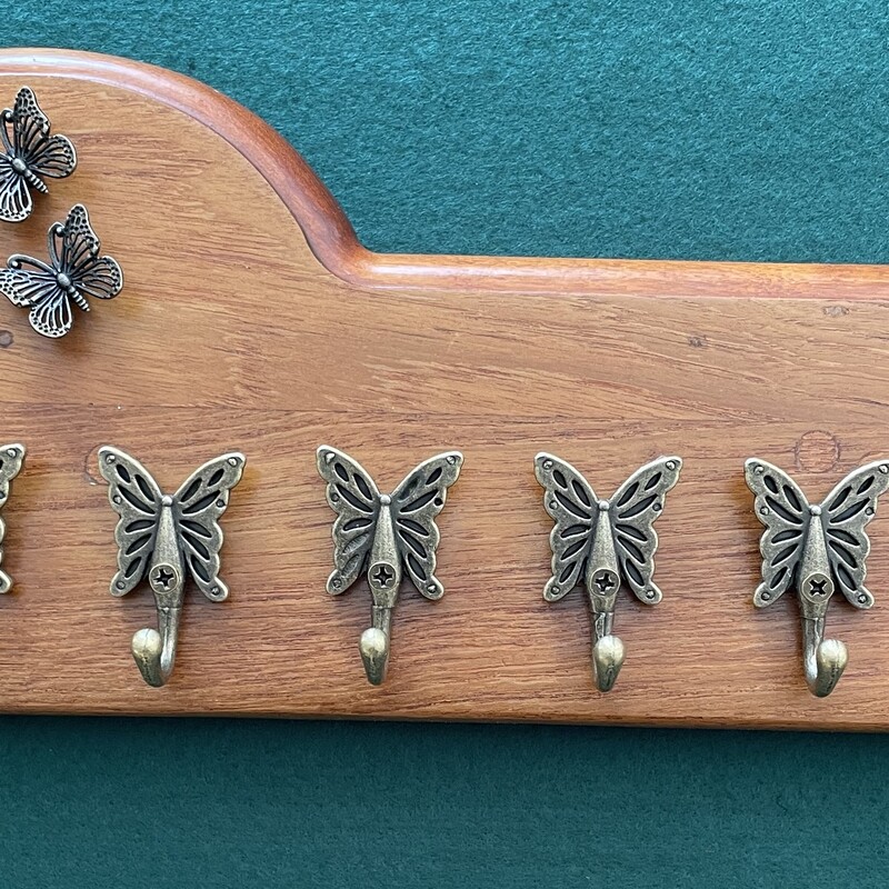 Key Holder - Teak Repurposed 6 Hooks Butterflies KH06TER004 365x165x27mm
  R495.00   SOLD