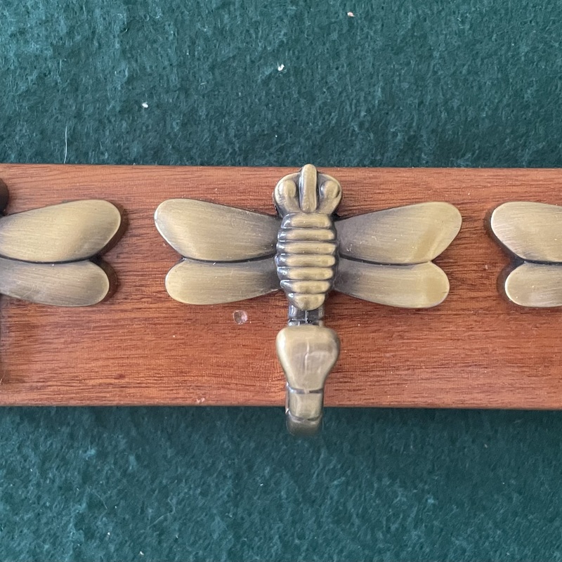 Key Holder - Sapele 3 Hooks Dragonfly KH03SAP001 195x45x20mm
R220.00   SOLD